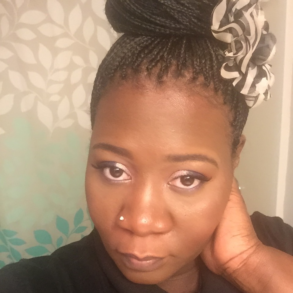 Meet your Posher, Moniqmonique